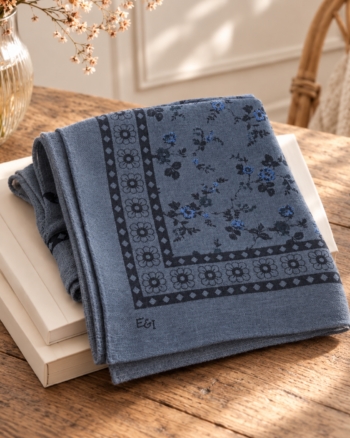 Foulard bleu gris fleuri Rosalie 100 × 100 cm Émile et Ida