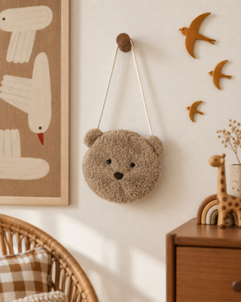 Sac à main Morris Egmont Toys accroché à une patère
