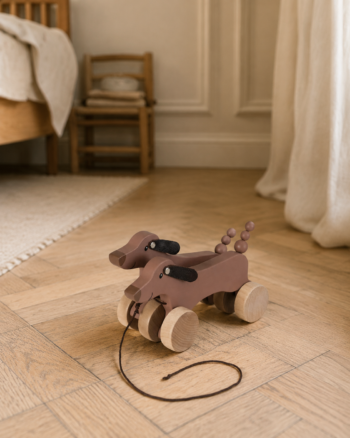 Chiens à tirer Edward Egmont Toys dans une chambre enfant