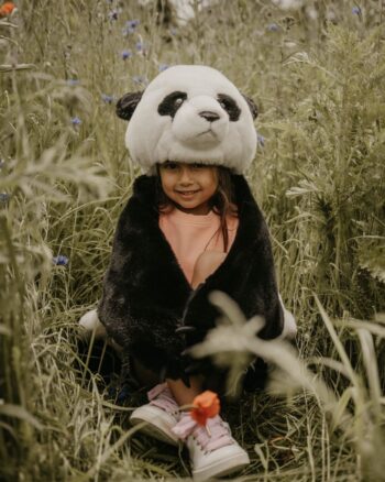 Enfant portant le déguisement panda Wild and Soft