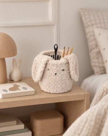 Panier lapin IB Mist Liewood dans une chambre d’enfant