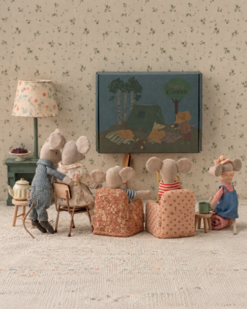 Fauteuil souris fleurs Maileg en situation