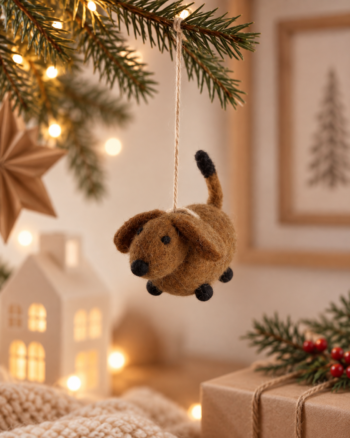 Chien marron en feutre Gry & Sif suspendu au sapin