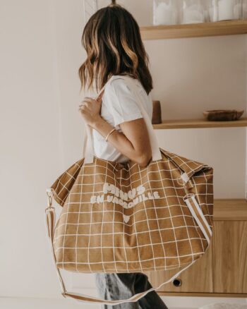 Sac XL Square Minus Zakuw porté épaule
