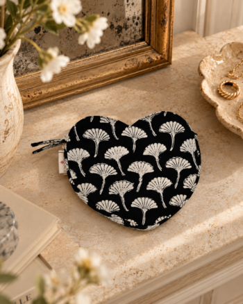 Pochette Cœur Ginko Carbone Boncoeurs en ambiance