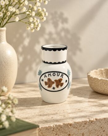 Vase Amour Oiseaux Opjet dans une décoration naturelle et chaleureuse